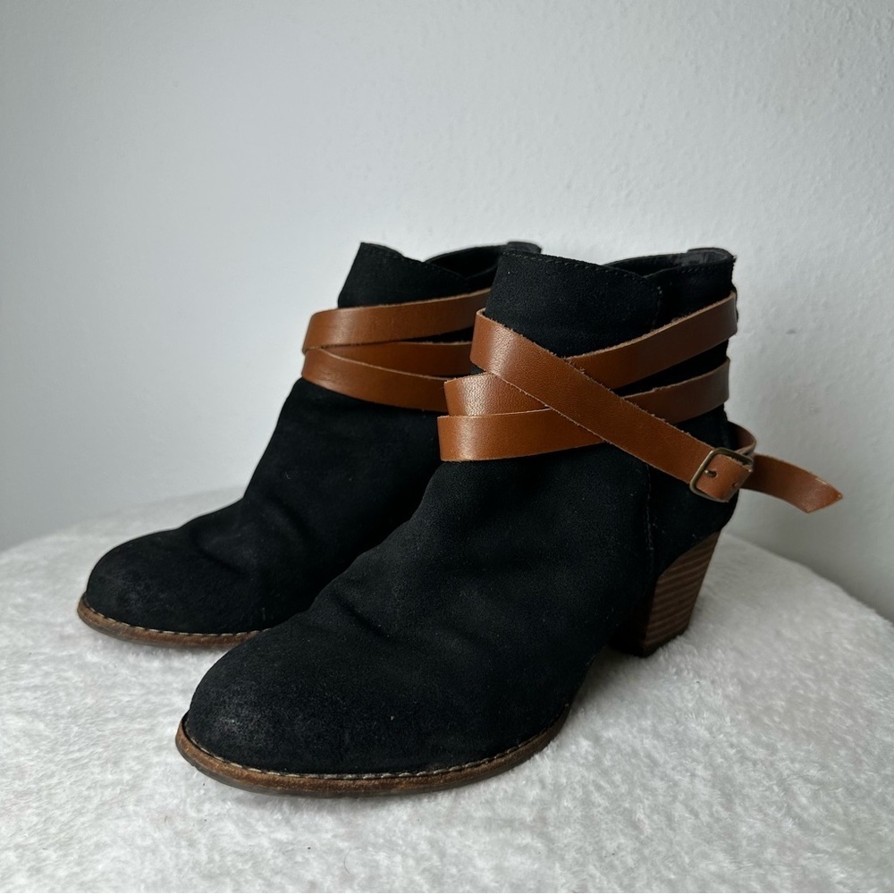 DV by Dolce Vita Black Brown Suede Ankle Boots Strappy Buckle Size 7.5 - Picture 3 of 12